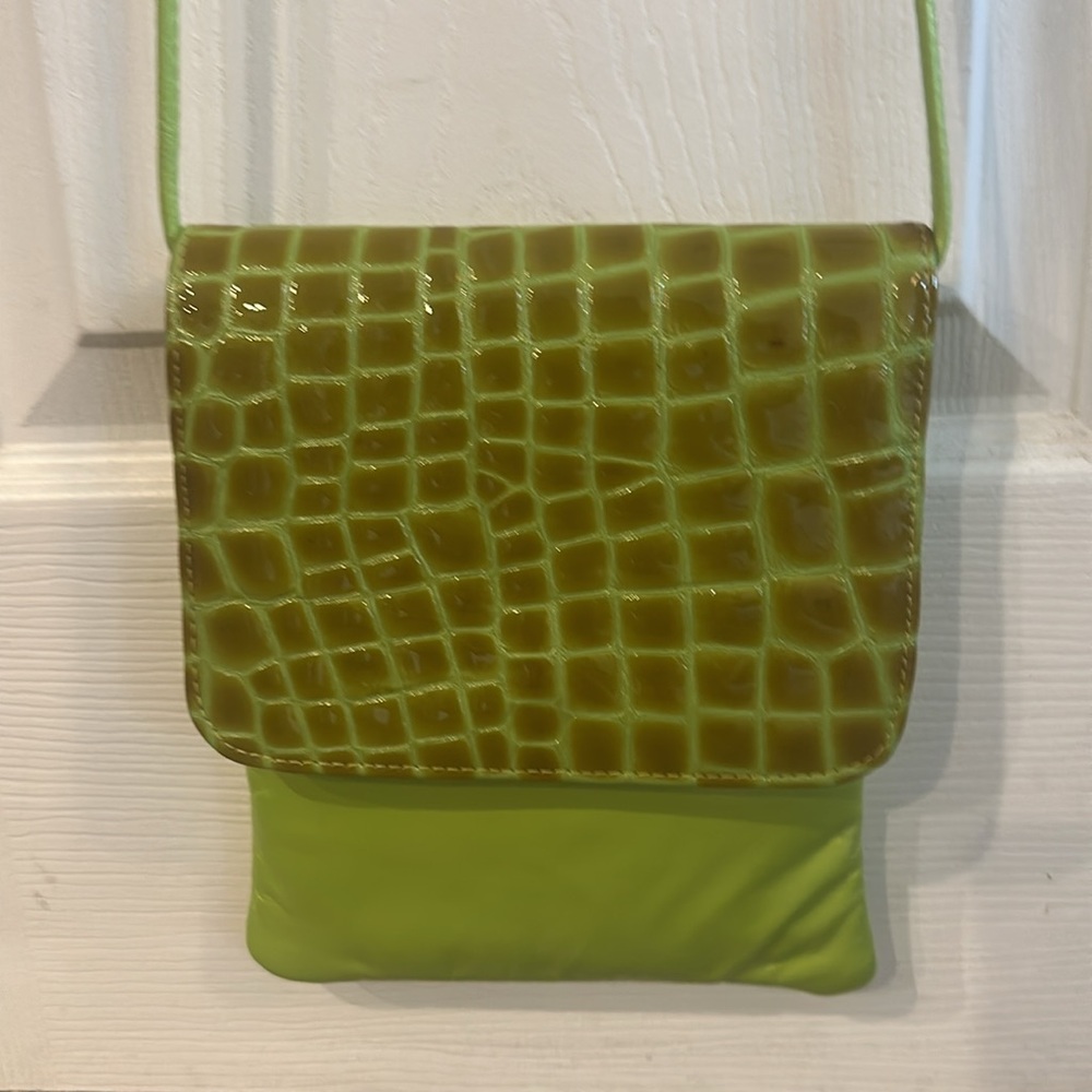 Gtg Neon Green Genuine Leather embossed Crocodile Pattern Crossbody Bag - Picture 3 of 7
